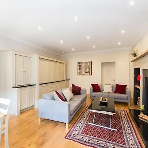 Self Catering , Centre With Parking Apartment